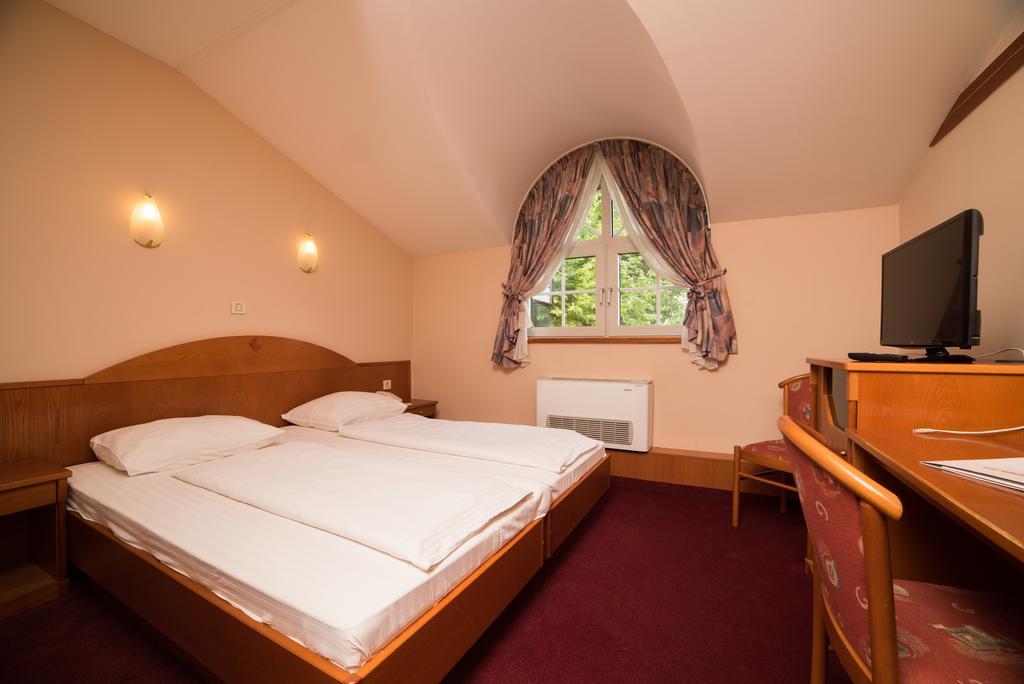 Hotel Lagus Gornji Kneginec Exterior photo